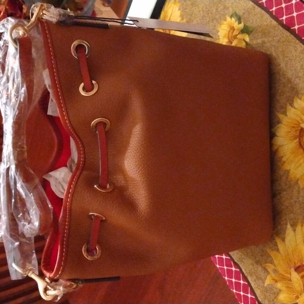 NEW!  Dooney & Bourke Draw String Crossbody Pebble Leather bag NWT - Picture 3 of 9